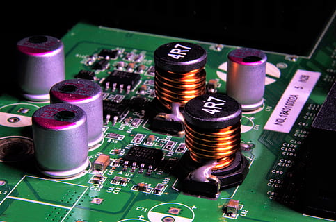 elektronika, komputer, obwody, technologia, przemysł, branża elektroniczna, żadnych ludzi, zbliżenie, płytka drukowana, wewnątrz, czip komputerowy, sprzęt, numer, wysoki kąt widzenia, zielony kolor, porozumiewanie się, kultura i rozrywka artystyczna, połączenie, studio strzał, złożoność, kontrola, skupić się na pierwszym planie, okazja, życie nocne, sprzęt elektryczny, 4K, CC0, domena publiczna, darmowe zdjęcia