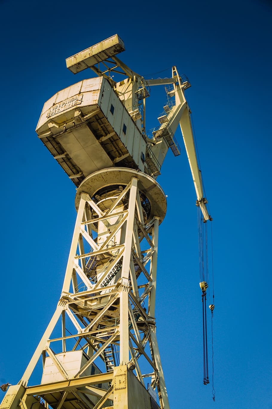 bàltic, construir, construcció, grua, disseny, desenvolupament, enginyeria, fàbrica, port, pesat, alt, industrial, indústria, feina, màquina, fet, mercat, mecànic, planta, professió, ciència, mar, vaixell, drassana, botiga, cel, neu, tecnologia, transport, hivern, treballar, taller, blau, vista d’angle baix, cel clar, dia, naturalesa, cap gent, metall, arquitectura, estructura construïda, maquinària, a l'aire lliure, llum solar, torre, grua - maquinària de construcció, generació de combustible i energia, alta - alta, industria de la construcció, equipament industrial, 2K