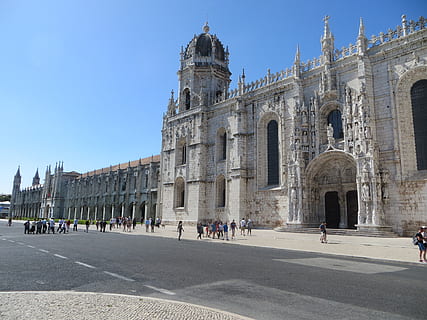 jeronimos kloster, lissabon, kloster, arkitektur, bygning udvendig, bygget struktur, fortiden, historie, turisme, rejsemål, himmel, rejse, gruppe af mennesker, menneskemængde, stor gruppe mennesker, tilfældige mennesker, natur, by, gammel, rigtige mennesker, bue, dag, udendørs, gamle civilisation, 4K, CC0, offentligt domæne, royaltyfrie