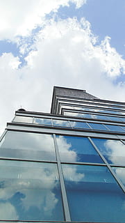 costruzione, nube, Torre, riflessione, alto, nuvola - cielo, cielo, architettura, Inquadratura dal basso, struttura costruita, esterno dell'edificio, natura, nessuno, giorno, vetro - materiale, all'aperto, blu, città, ufficio, edificio per uffici esterno, finestra, modo di trasporto, mezzi di trasporto, 5K, CC0, dominio pubblico, privo di copyright