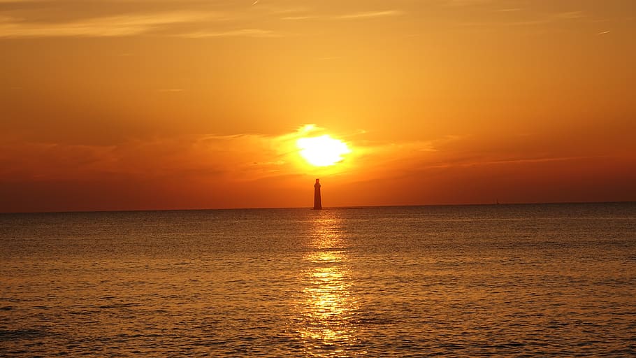 solnedgang, fyrtårn, Atlanterhavet, vand, himmel, hav, horisont, horisont over vand, scenics - natur, skønhed i naturen, sol, afspejling, ro, rolig scene, by skyline, natur, sky - himmel, sollys, dramatisk himmel, orange farve, rejsemål, ingen mennesker, udendørs, romantisk himmel, 5K