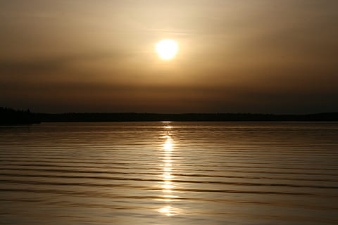 solnedgang, speil, vann, bølger, Sky, refleksjon, himmel, naturskjønnhet - natur, skjønnhet i naturen, ro, rolig scene, sol, vannkanten, idylliske, natur, ingen folk, innsjø, sollys, silhouette, oransje farge, ikke-urbane scene, utendørs, 4K, CC0, offentlig domene, opphavsrett gratis