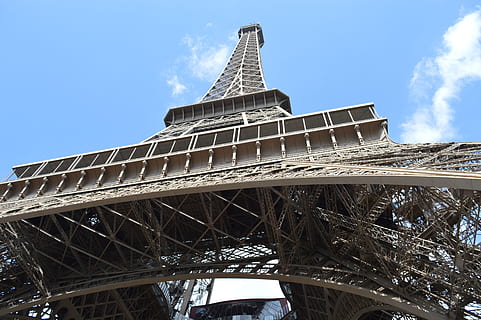 torre, eifel, paris, cel, arquitectura, estructura construïda, destinacions de viatge, exterior de l'edifici, vista d’angle baix, turisme, història, el passat, viatjar, ciutat, cap gent, naturalesa, alta - alta, monument, memorial, dia, a l'aire lliure, gratacels, 5K, CC0, domini públic, lliure de regalies
