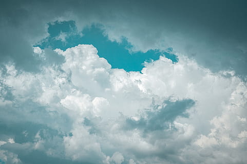 nuvole bianche, cielo, natura, all'aperto, cielo azzurro, nube, cumulo, tempo metereologico, Repubblica Ceca, Trutnov, bianca, nuvole, cielo blu, blu, sfera, scenario, paesaggio, costruzione, condominio, alloggiamento, veicolo, nuvola - cielo, Cloudscape, sfondi, bellezza nella natura, nessuno, scenics - natura, ambiente, idilliaco, Colore bianco, la tranquillità, soffice, nuvoloso, scena tranquilla, atmosfera, vento, meteorologia, morbidezza, clima, luminosa, 5K, CC0, dominio pubblico, privo di copyright