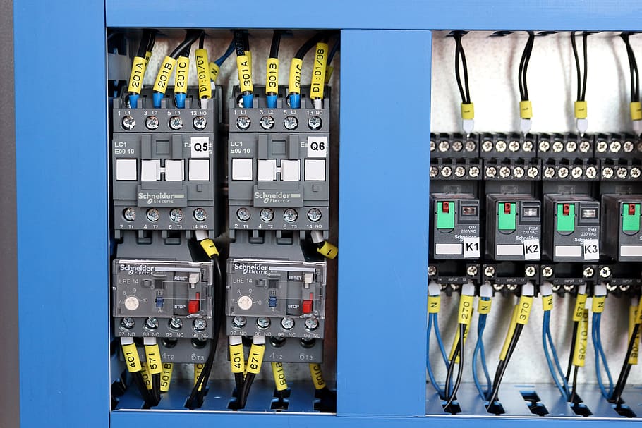 přepínač, technologie, data, Internet, průmysl, relé, tepelné relé, řídící kabinet, spojení, elektřina, řízení, kabel, nikdo, detail, počítačová síť, modrý, uvnitř, zástrčku síťového připojení, počítač, složitost, síťového serveru, paliva a energie, kontrolní panel, počítačový kabel, sdělení, zdroj napájení, elektrické komponenty, elektrické zařízení, 5K