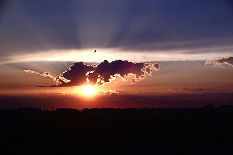 zonsondergang, zon, hemel, wolken, avond, wolk - lucht, schoonheid in de natuur, silhouet, rustige scène, zonnestraal, kalmte, zonlicht, scenics - natuur, Oranje kleur, natuur, geen mensen, milieu, idyllisch, backlit, ontzag, landschap, buitenshuis, Lens flare, romantische hemel, 5K, CC0, publiek domein, royaltyvrij