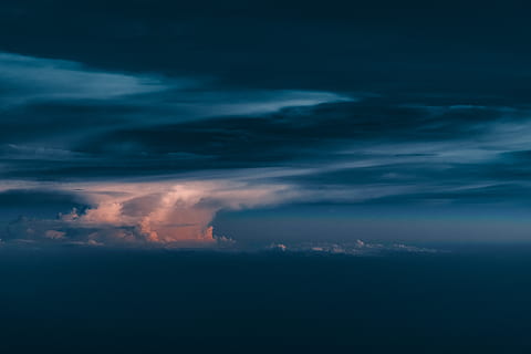 moln, natur, utomhus, väder, himmel, stackmoln, azurblå himmel, solnedgång, flygplan, flyg, landa, hav, vatten, landskap, storm, natt, regnbåge, horisont, moln - himmel, skönhet i naturen, scenics - natur, lugn plats, lugn, inget folk, dramatisk himmel, bakgrunder, miljö, clouds, idyllisk, lågvinkelvy, skymning, storm moln, meteorologi, 5K, CC0, offentligt domän, royaltyfria