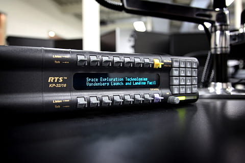 controlor, tehnologie, SpaceX, rachetă știință, calculatoare, afişa, monitorizarea, Electronică, comunicare, în interior, conexiune, text, a închide, nici o persoana, număr, rețea de calculatoare, iluminat, selectiv, Internet, western script, conectare la rețea, cablu, masa, transport, Securitate, Siguranță, transport public, alimentare electrică, router, 2K, CC0, domeniu public, fără drepturi de autor