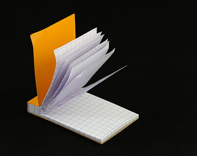carta, Nota, bloc notes, gli appunti, Stickies, elenco, bloccare, sfondo nero, Colore bianco, nota adesiva, girato in studio, nessuno, documento, pagina, in casa, copia spazio, avvicinamento, comunicazione, singolo oggetto, attività commerciale, colore nero, semplicità, ritagliare, lettera, Messaggio, vuoto, lavoro d'ufficio, 4K, CC0, dominio pubblico, privo di copyright