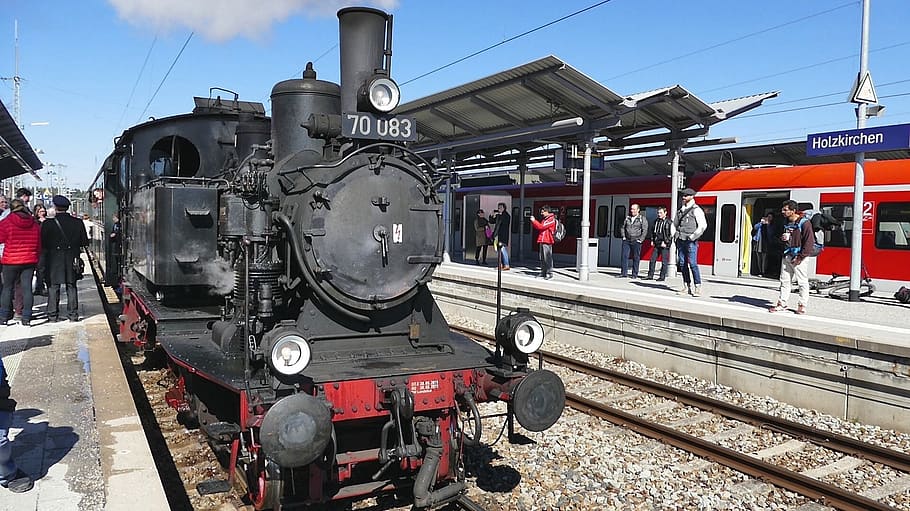 tren, ferrocarril, motor, transport per ferrocarril, vies del ferrocarril, pista, manera de transport, transport, tren - vehicle, transport públic, dia, persones reals, grup de persones, vehicle terrestre, locomotora, estació de ferrocarril, tren de vapor, plataforma d’estació de ferrocarril, naturalesa, homes, llum solar, a l'aire lliure, cotxe de ferrocarril, 1080P