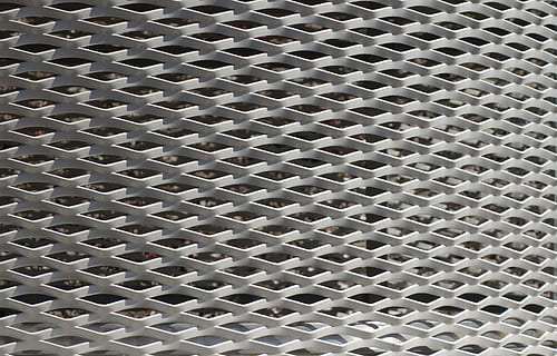 tinklelis, lapą, nupieštas, metalo, reguliariai, modelį, fonas, blizgantis, visą kadrą, tekstūruotas, nėra žmonių, dizainas, kartojimas, figūra, geometrinės formos, Iš arti, patalpose, pilka, grotelės, santrauka, metalo grotelės, lakštinio metalo, ratą, skylė, lydinys, plieno, tekstūruotas efektas, sidabro spalvos, 4K, CC0, Viešasis domenas, nemokamai