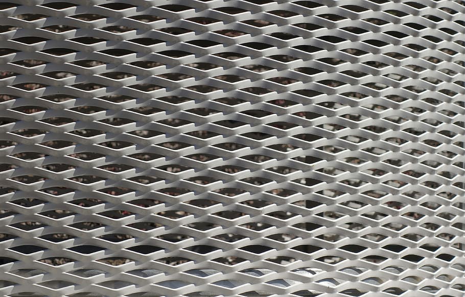 quadrícula, full, dibuixat, metall, regularment, patró, fons, brillant, marc complet, textura, cap gent, disseny, repetició, forma, forma geomètrica, primer pla, a l'interior, gris, graella, resum, reixa metàl·lica, xapa de metall, cercle, forat, aliatge, acer, efecte texturat, color plata, 4K