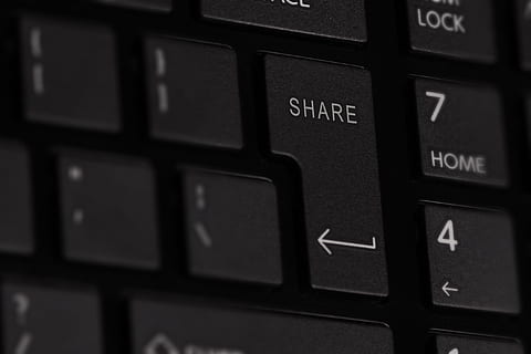 tastiera, pulsante, chiave, entrare, ingresso, Internet, dati, dato, digitale, computer, controllo, informazione, comunicazione, social media, sociale, parti, in linea, tecnologia, testo, attrezzatura informatica, in casa, avvicinamento, tastiera del computer, sceneggiatura occidentale, numero, parte del computer, nessuno, connessione, fotogramma intero, messa a fuoco selettiva, tasto del computer, tecnologia wireless, colore nero, sfondi, 2K, CC0, dominio pubblico, privo di copyright