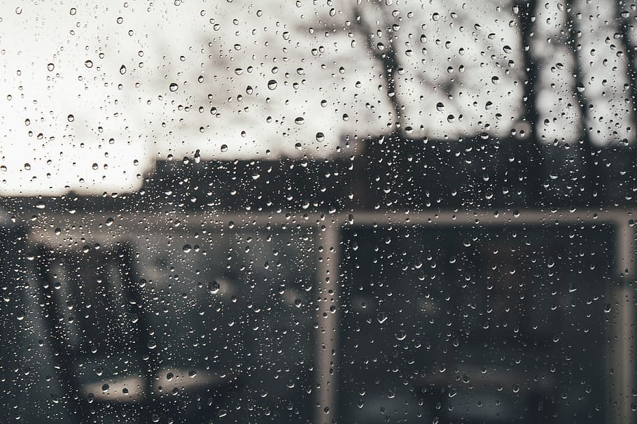 vanddråber, storm, dråbe, trist, dårligt vejr, regndråber, balkon, inde, regn, chill, slap af, vindue, gardin, forrude, hjem indretning, vindueskygge, flok, dyr, papir, struktur, snefnug, våd, glas - materiale, vand, gennemsigtig, regndråbe, regntiden, indendørs, natur, fuld ramme, ingen mennesker, fokus på forgrunden, dag, arkitektur, himmel, baggrunde, glas, 4K