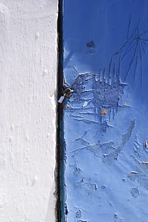 blau, pintura, textura, color, patró, teló de fons, paret, grunge, colorit, aspre, brillant, blanc, vintage, efecte, tacat, pissarra, artístic, vell, superfície, disseny, raspall, hivern, temperatura de fred, neu, cap gent, estructura construïda, naturalesa, arquitectura, dia, funció de construcció de parets, congelat, exterior de l'edifici, Color blanc, a l'aire lliure, finestra, bellesa a la natura, primer pla, llum solar, gel, 4K, CC0, domini públic, lliure de regalies