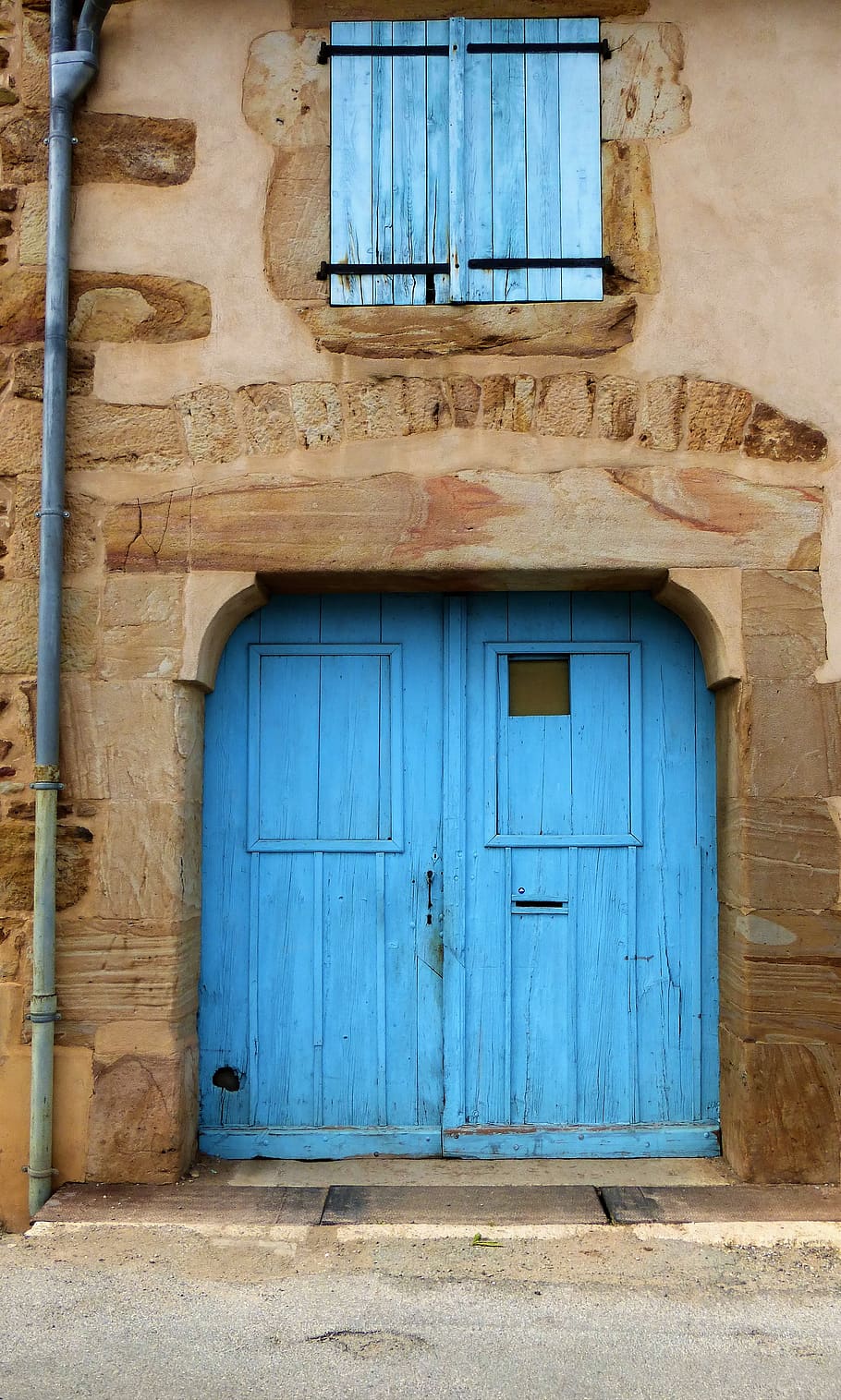 arquitectura, entrada, finestra, llindar, façana, porta, blau, pierre, antic, França, exterior de l'edifici, estructura construïda, edifici, tancat, cap gent, casa, dia, vell, a l'aire lliure, paret, seguretat, barri residencial, funció de construcció de parets, ciutat, 4K
