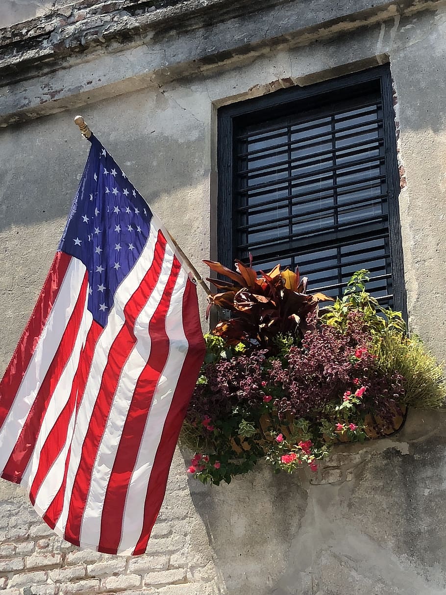 bandiera, America, finestra, patriottismo, esterno dell'edificio, architettura, struttura costruita, a strisce, pianta, giorno, nessuno, costruzione, natura, all'aperto, fiore, pianta fiorita, forma a stella, forma, indipendenza, icona nazionale, vaso di fiori, 4K