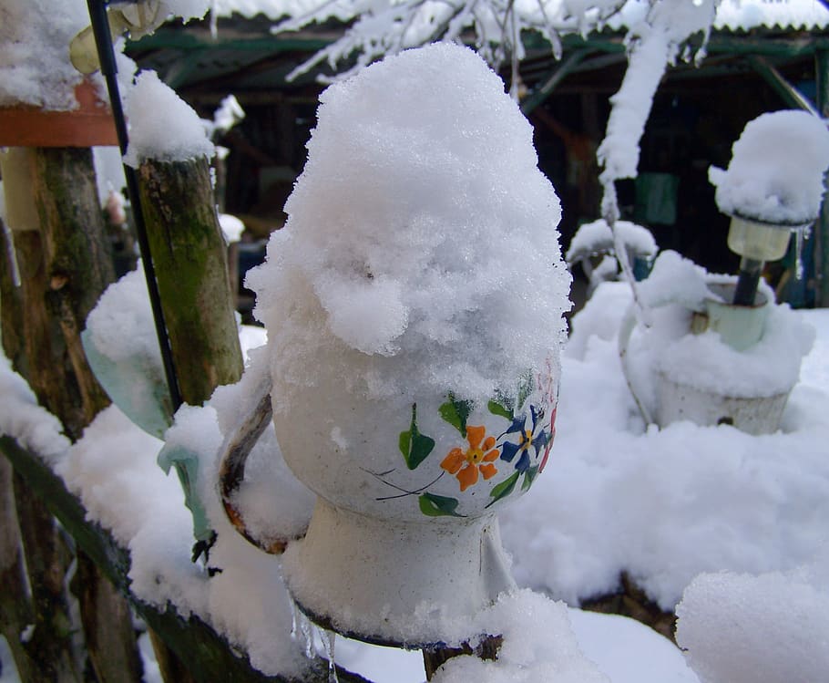 buits de neu, hivern, immobilitat freda, neu, temperatura de fred, Color blanc, representació humana, ninot de neu, congelat, cap gent, dia, art i artesania, representació, centrar-se en primer pla, primer pla, naturalesa, creativitat, semblança masculina, cobertura, a l'aire lliure, bellesa a la natura, clima extrem, 2K