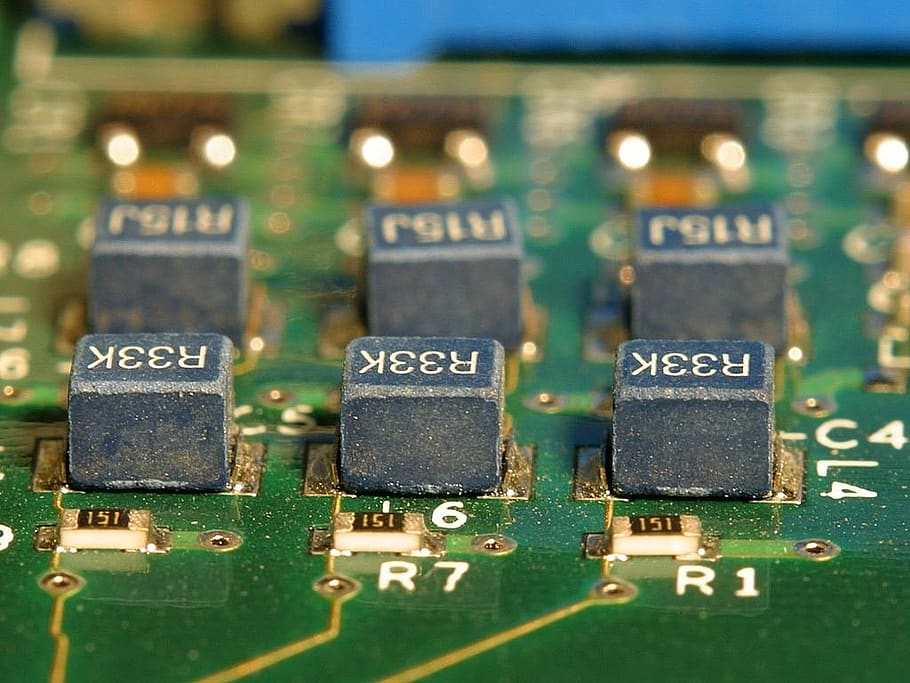 condensadors, electrònica, pissarra, i C, circuit, corrent, tecnologia, Enginyeria Elèctrica, components, indústria electrònica, targeta de circuits, xip d’ordinador, equips informàtics, indústria, primer pla, ordinador, placa base, cap gent, complexitat, connexió, equipament, part de l’ordinador, equipament elèctric, innovació, color verd, enfocament selectiu, CPU, metall, component elèctric,