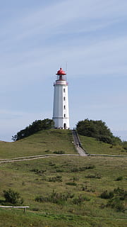 faro, Hiddensee, estate, guida, architettura, struttura costruita, Torre, esterno dell'edificio, pianta, cielo, sicurezza, direzione, protezione, costruzione, terra, natura, giorno, erba, nessuno, campo, albero, all'aperto, 4K, CC0, dominio pubblico, privo di copyright